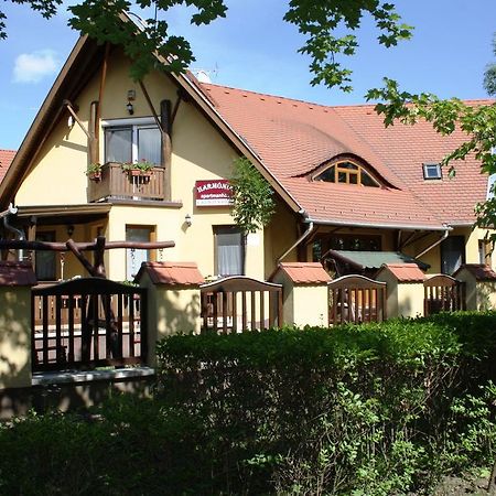 Harmonia Apartmanhaz Hajduszoboszlo Exterior photo
