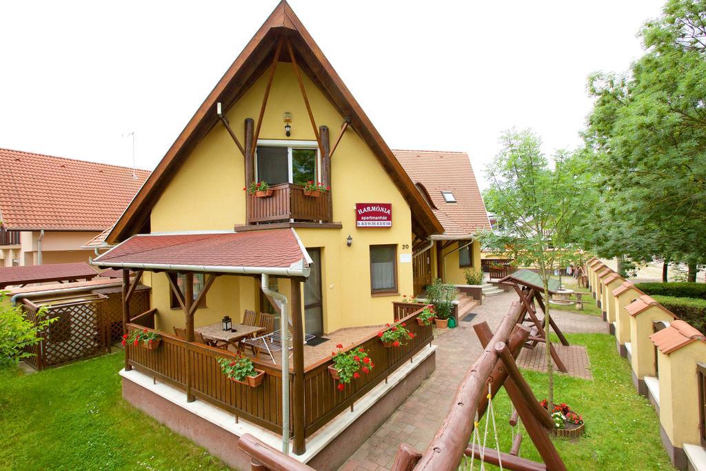 Harmonia Apartmanhaz Hajduszoboszlo Exterior photo